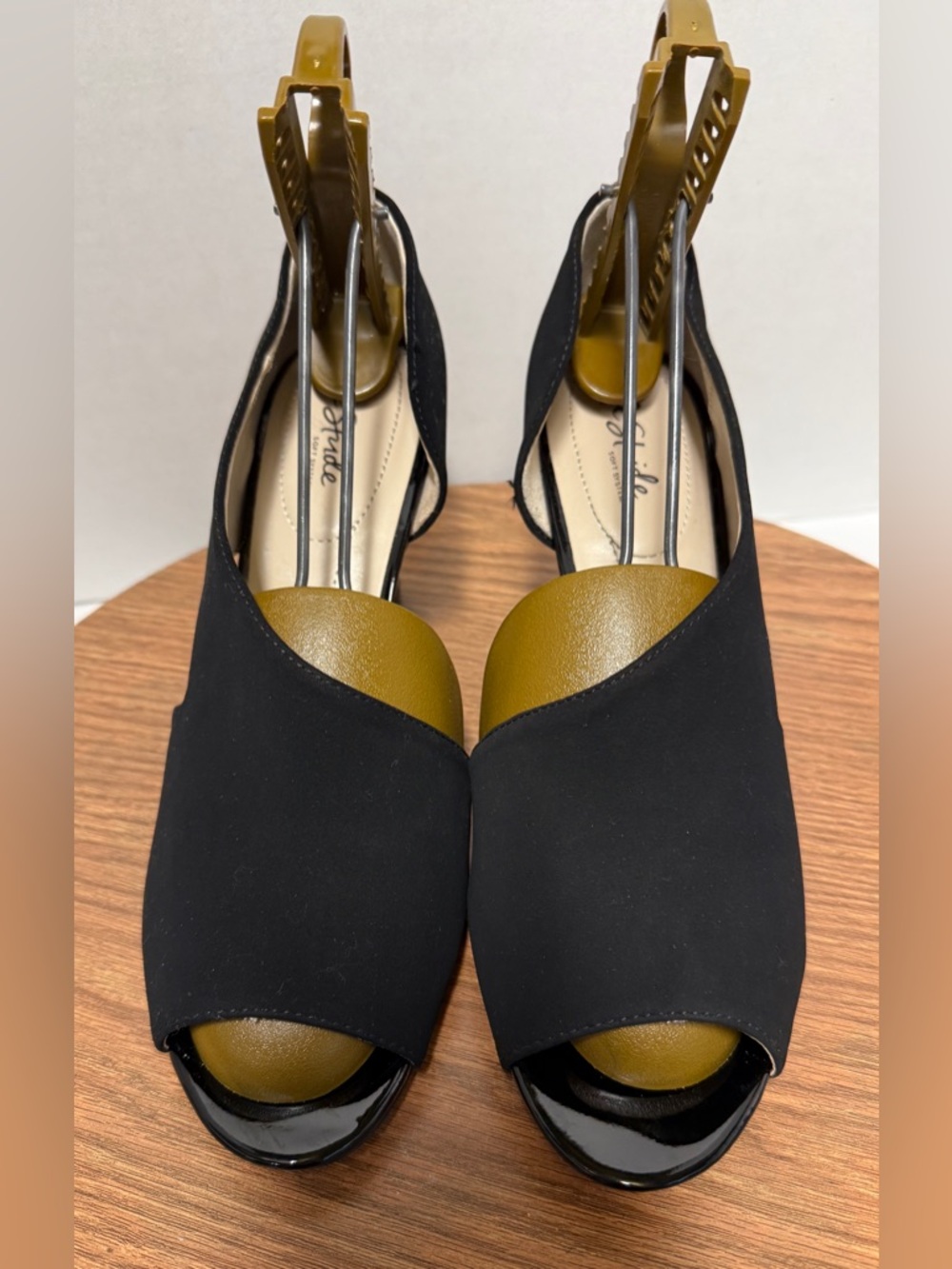 Life Stride Women Black Caren PeepToe Cutout Soft System Patent Heel Mod Sandal